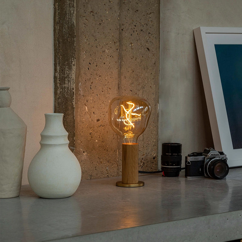 Knuckle Table Lamp w/ Voronoi I Bulb